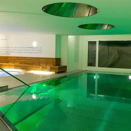 Legendaer מלון דירות 4*